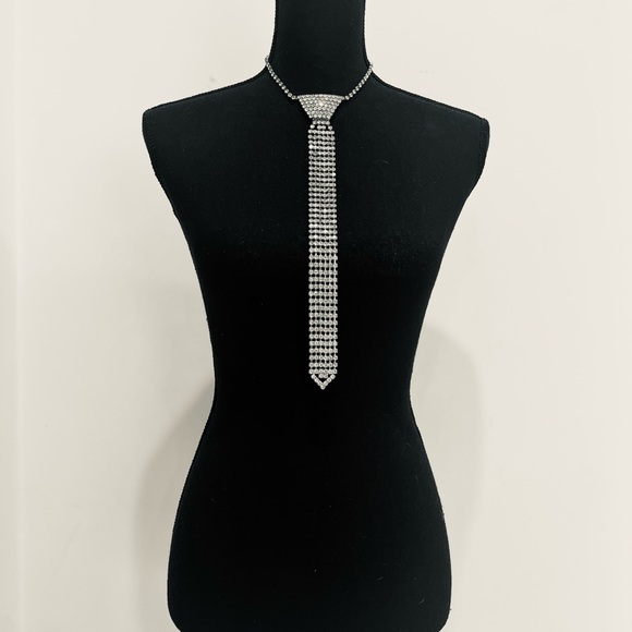 Glam 80’s Rhinestone Necktie Necklace - Picture 6 of 8